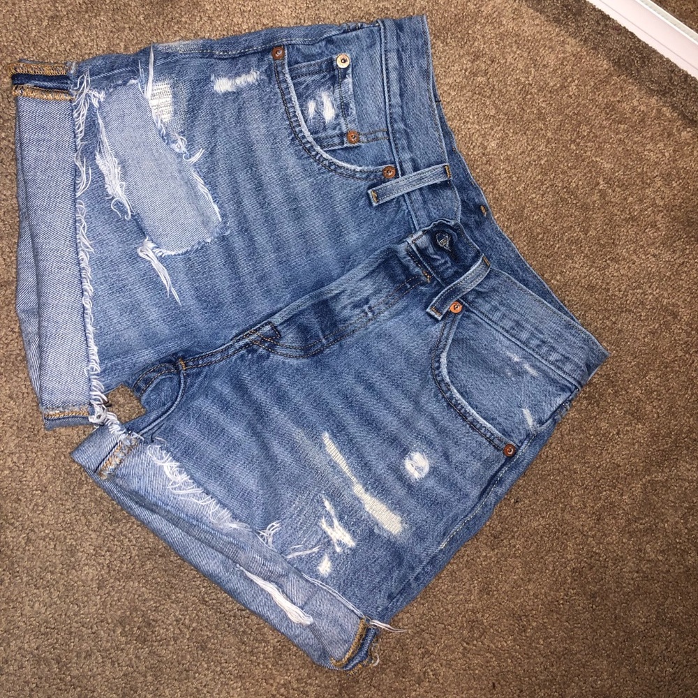 Levi Shorts. Size 24